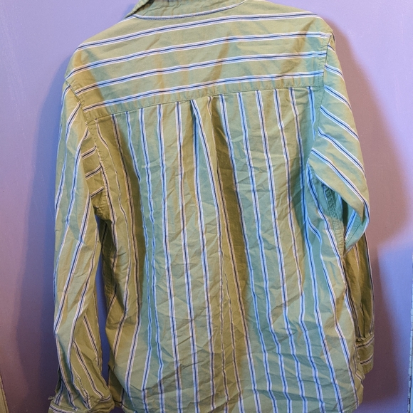 2 button down shirts - Picture 5 of 9